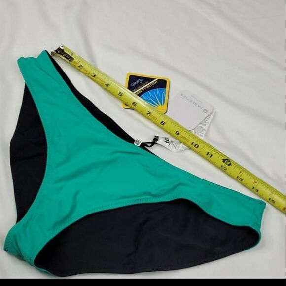 M NEW reversible CARVICO x FABLETICS green black bikini swimsuit bottoms medium - Picture 2 of 10